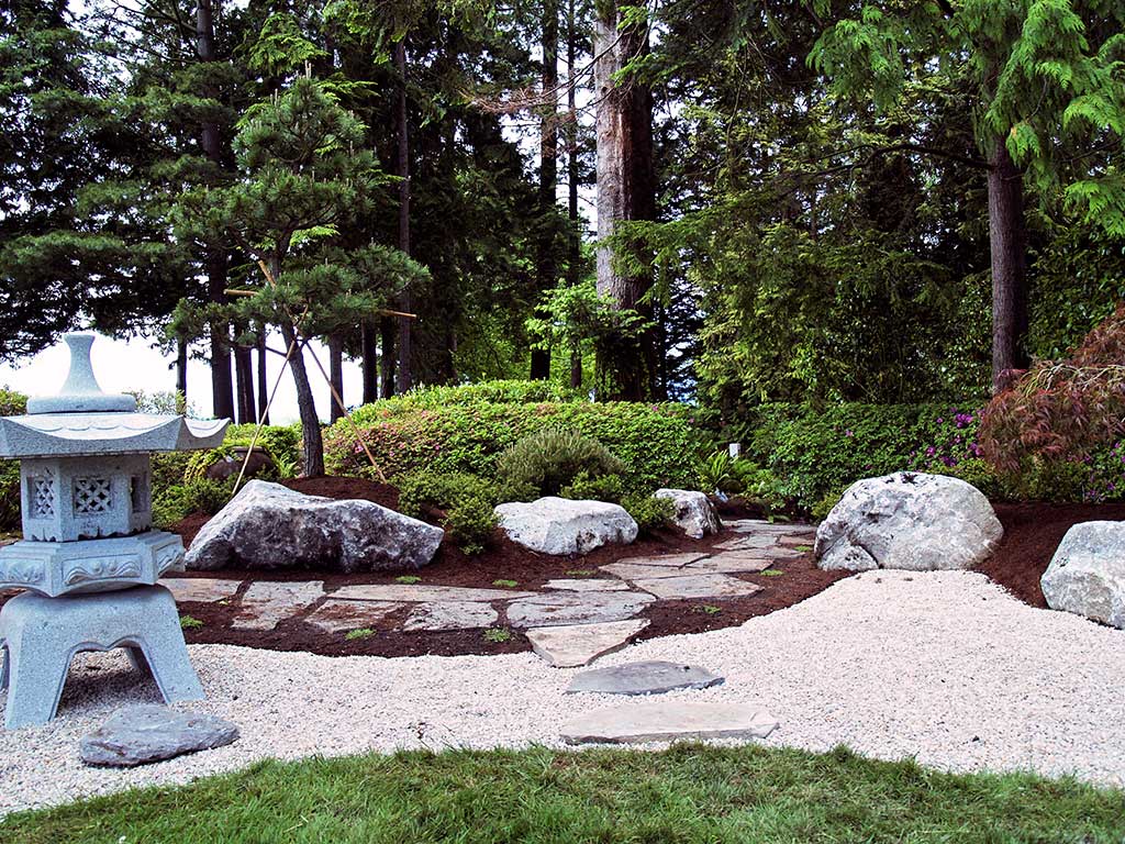 Japanese rock garden design .