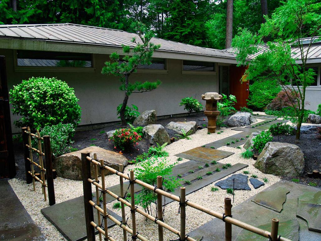 Japanese courtyard design.